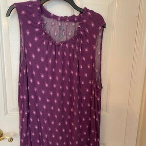 Ladies Purple long sleeveless blouse with a floral pattern 3X